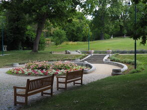 V záhrade vily Löw-Beer