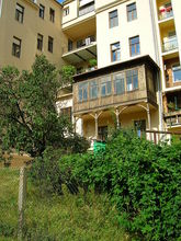 Dvor domu na ulici Úvoz