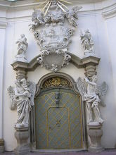 Brána kostola v centre mesta