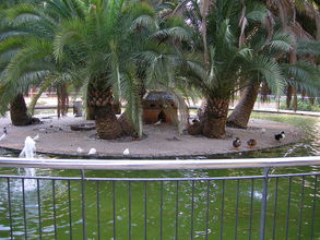 Park po ceste zo železničnej stanice