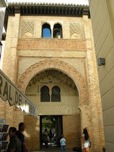 Corral del Carbon — jedna z mala zachovaných arabských budov v centre mesta