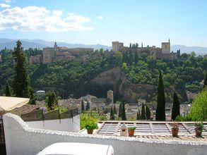 Pohľad na Alhambru z okolia kostola sv. Mikuláša