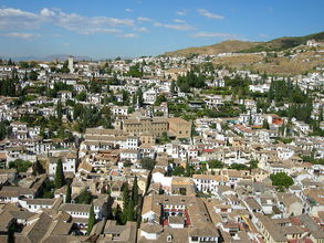 Pohľad na starú štvrť Albaycin z Alhambry