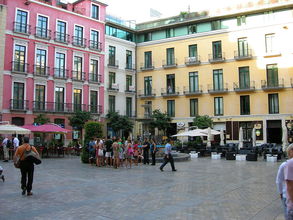 Námestie oproti katedrále