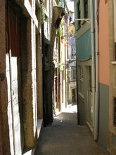 A vedie tam uzučká ulička