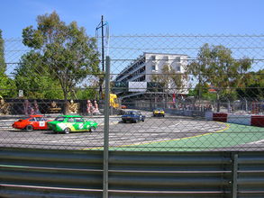 Automobilové preteky v uliciach mesta