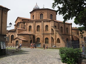 Basilica di San Vitale (527–547)