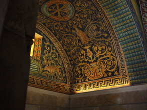 Mausoleo di Galla Placidia (425–450)