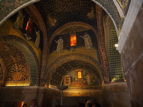 Mausoleo di Galla Placidia (425–450)