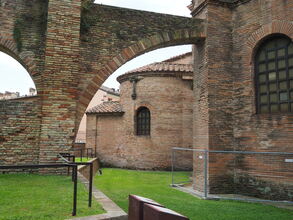 Basilica di San Vitale (527–547)