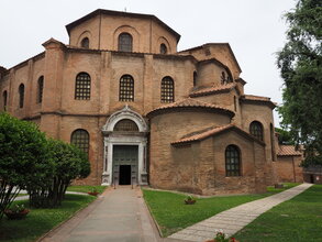 Basilica di San Vitale (527–547)